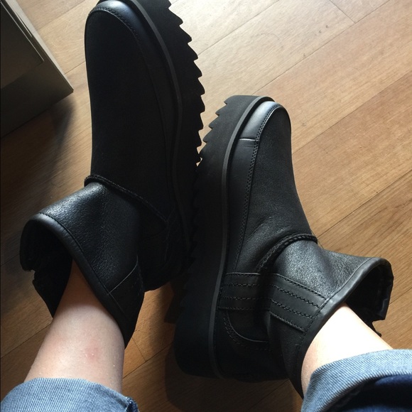 Used Ugg soft boot - Picture 5 of 7